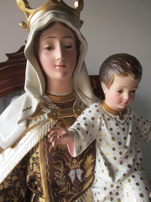 Restoration of wood carving of the Virgin of Carmen and Child Jesus