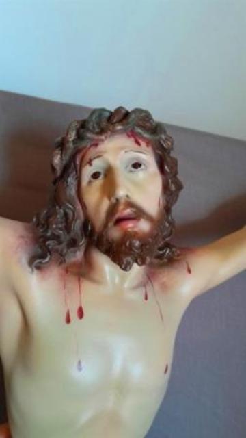 Restoration of carving of Christ of Olot