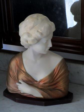 Bust femení fragmentat