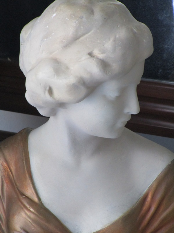 Bust femení fragmentat