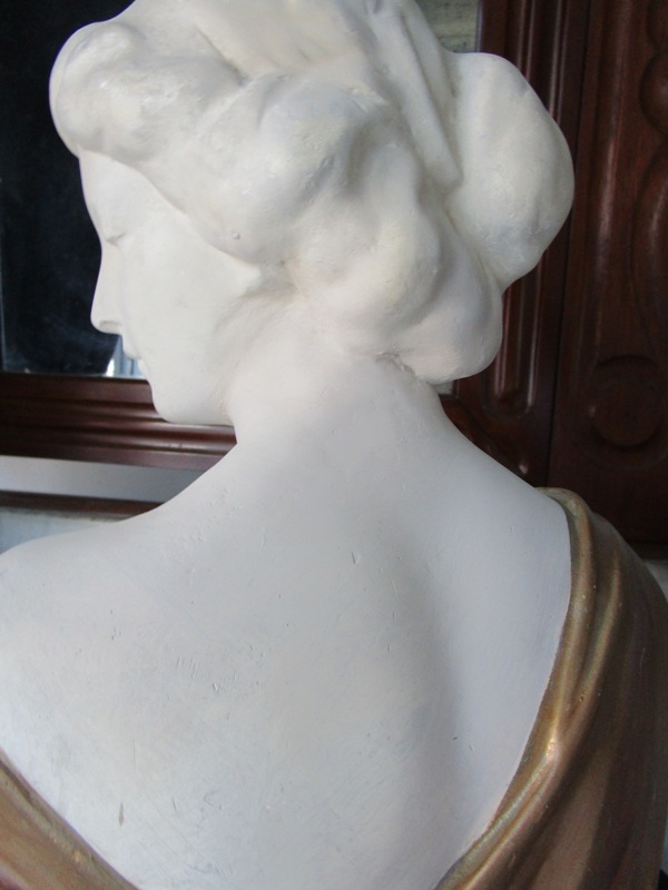 Bust femení fragmentat